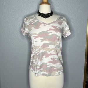 XS women’s Old Navy camo tee